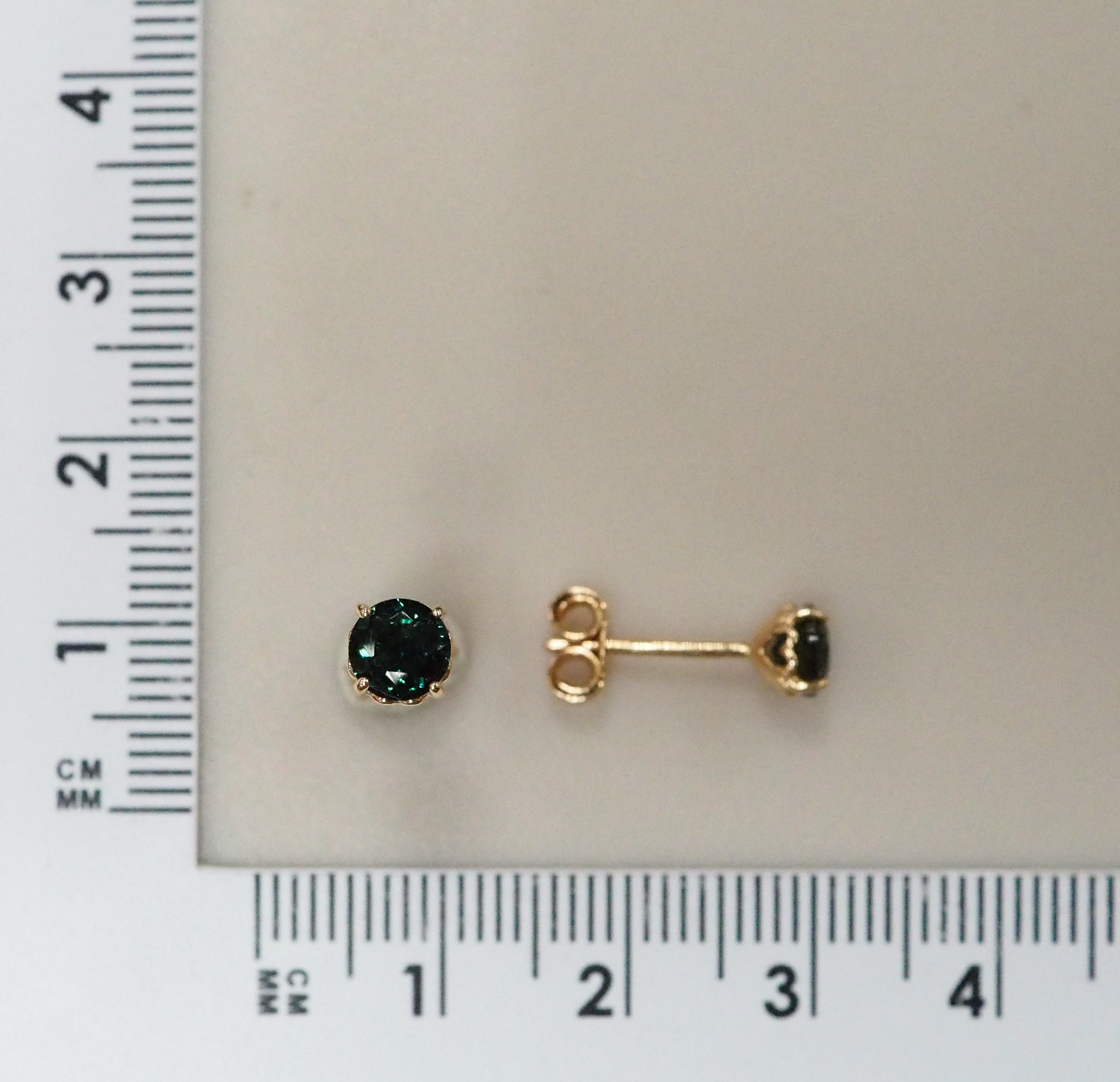 Серебряные серьги-пусеты с празиолитами